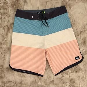 Men's Quiksilver Surfsilk Swim Boardshorts size 30. Blue Cream Peach Stripe